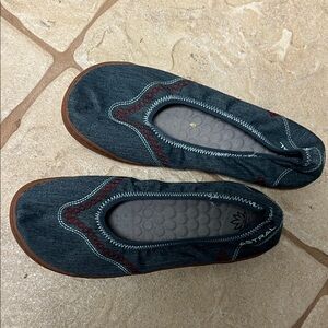 Women's Denim Slip-On Flats in Dark Blue with Contrast Stitching